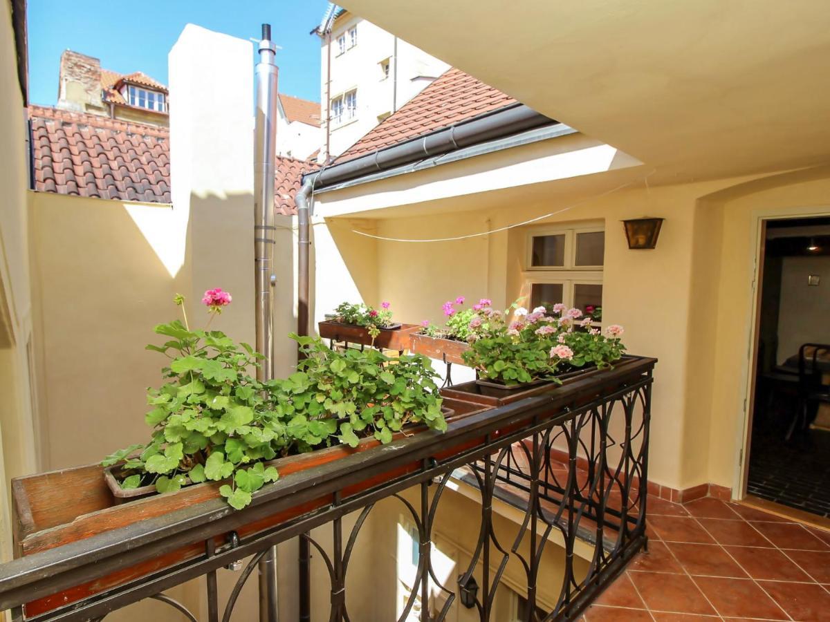 Apartment Nerudova Prag Exterior foto