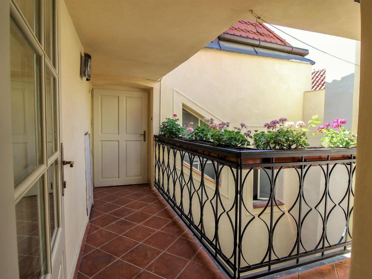 Apartment Nerudova Prag Exterior foto